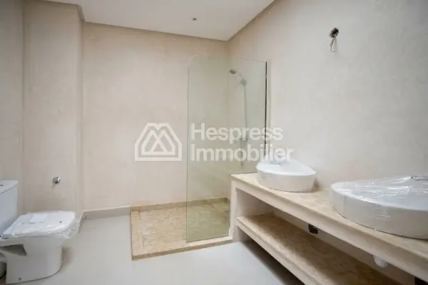 Luxury villa for rent in Aïn Diab . 400 sq m. Fireplace and air conditioning.