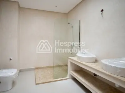 Luxury villa for rent in Aïn Diab . 400 sq m. Fireplace and air conditioning.