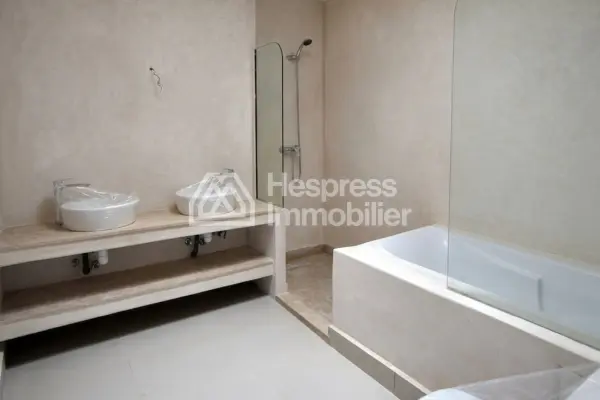 Luxury villa for rent in Aïn Diab . 400 sq m. Fireplace and air conditioning.