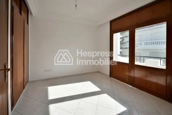Luxury villa for rent in Aïn Diab . 400 sq m. Fireplace and air conditioning.