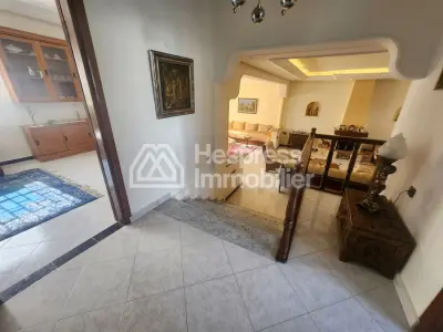 فيلا فاخرة للبيع في دار بوعزة . مساحتها الإجمالية 230 متر مربع. مفروشة بالكامل.
