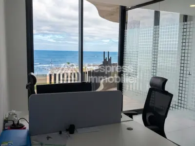 Bureaux en location à Ain Diab. Surface de 87 m². Résidence avec concierge, climatisation générale