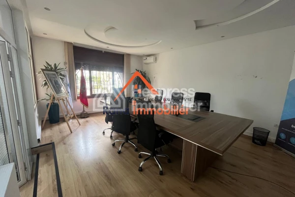 Villa for rent, 360m² in Rabat