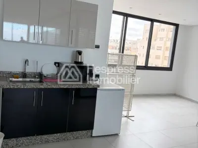Bureaux en location à Ain Diab. Surface de 87 m². Résidence avec concierge, climatisation générale