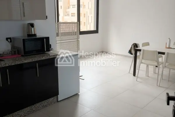 Offices for rent at Aïn Diab . 87 sq m. Building with concierge and air conditioning.