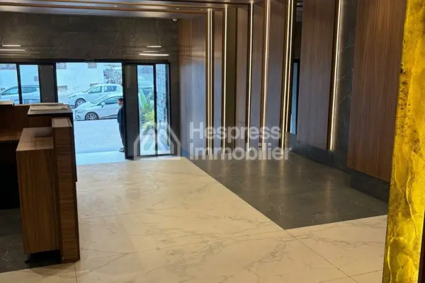 Offices for rent at Aïn Diab . 87 sq m. Building with concierge and air conditioning.
