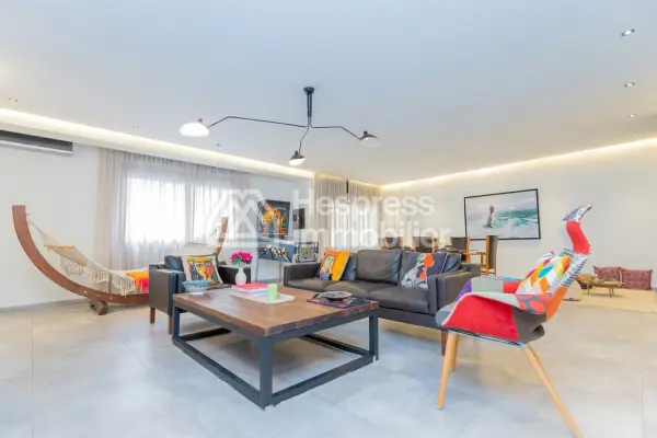 Apartment for rent at Racine . Total area 201 m². Fully furnished.