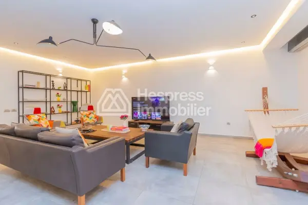 Apartment for rent at Racine . Total area 201 m². Fully furnished.