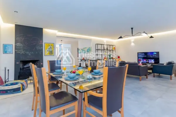 Apartment for rent at Racine . Total area 201 m². Fully furnished.