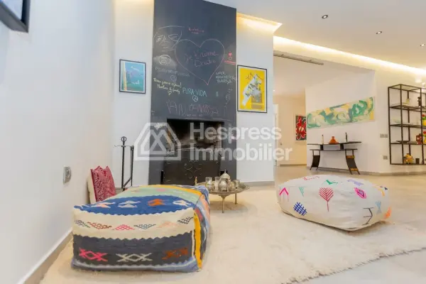 Apartment for rent at Racine . Total area 201 m². Fully furnished.