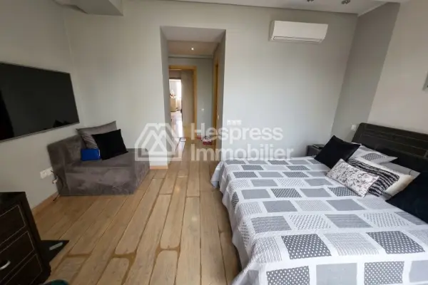 Apartment for sale in Val Fleury. Area 138 m². Satellite dish and security door.