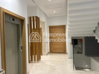 للإيجار: فيلا فاخرة مفروشة بالكامل - المدينة الخضراء، بوسكورة