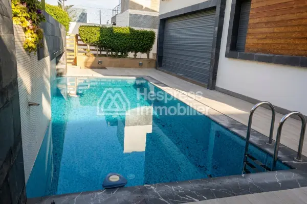 Belle villa vide à louer à Nawrass Dar bouazza