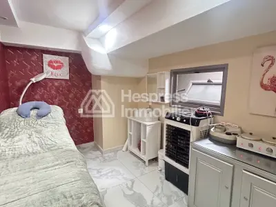 Living room with no entrance for sale in Racine