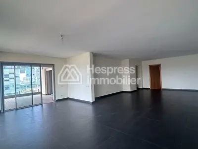 شقة مطلة على البحر للإيجار في المرسى