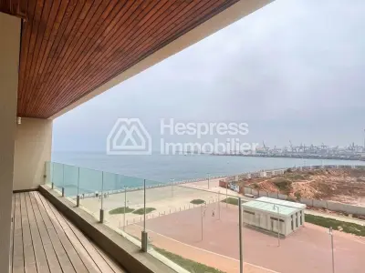شقة مطلة على البحر للإيجار في المرسى