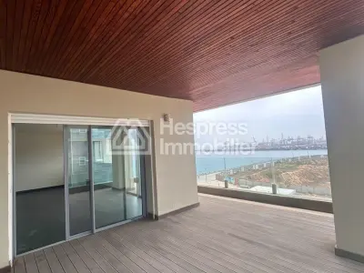 شقة مطلة على البحر للإيجار في المرسى