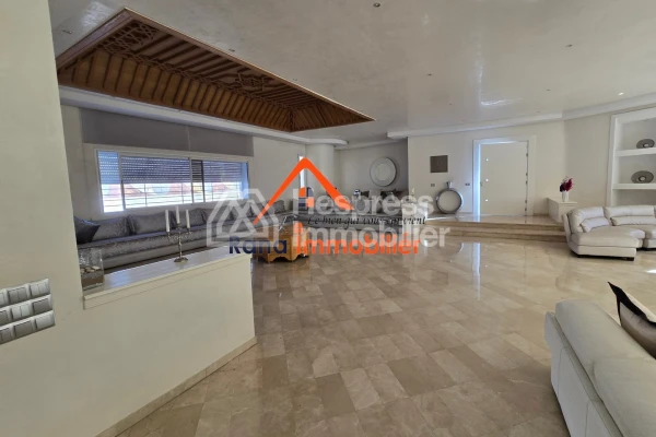 Villa à louer, 2000m² à Rabat, Quartier Souissi
