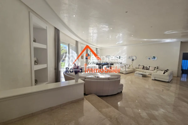 Villa à louer, 2000m² à Rabat, Quartier Souissi
