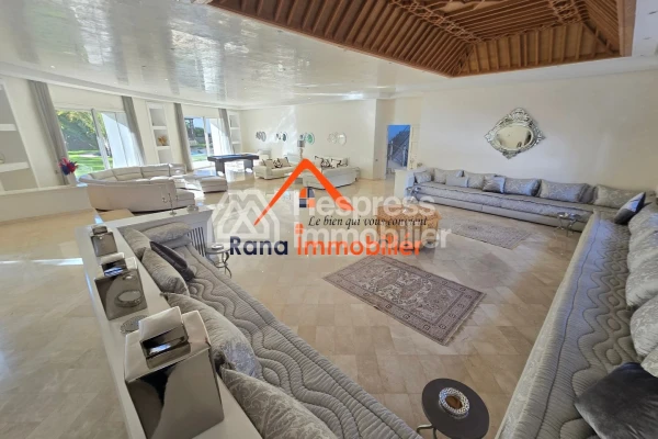 Villa à louer, 2000m² à Rabat, Quartier Souissi