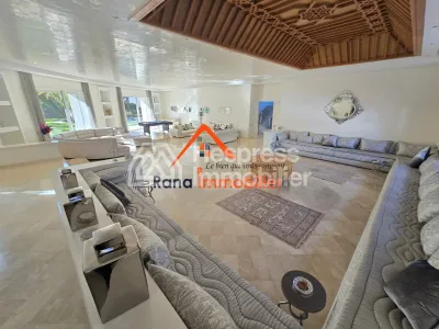 Villa à louer, 2000m² à Rabat, Quartier Souissi