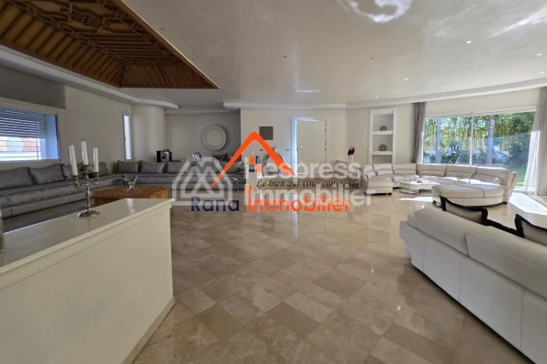 Villa à louer, 2000m² à Rabat, Quartier Souissi