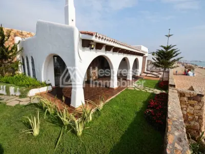 Spacieuse villa front mer à puerto marina, mdiq
