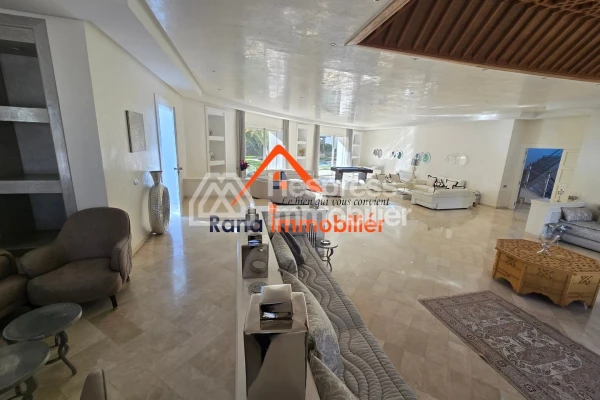 Villa à louer, 2000m² à Rabat, Quartier Souissi