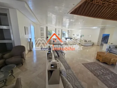 Villa à louer, 2000m² à Rabat, Quartier Souissi