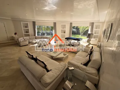 Villa à louer, 2000m² à Rabat, Quartier Souissi