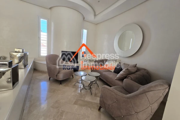 Villa à louer, 2000m² à Rabat, Quartier Souissi