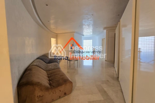 Villa à louer, 2000m² à Rabat, Quartier Souissi