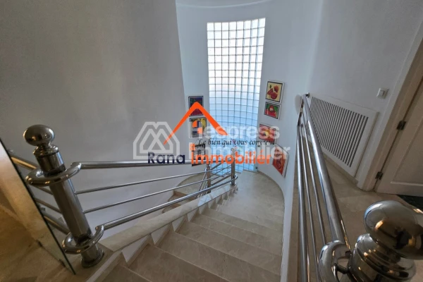 Villa à louer, 2000m² à Rabat, Quartier Souissi