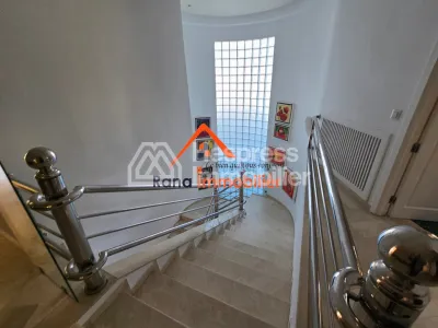 Villa à louer, 2000m² à Rabat, Quartier Souissi