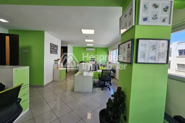 Bureau neuf bien aménagé à vendre