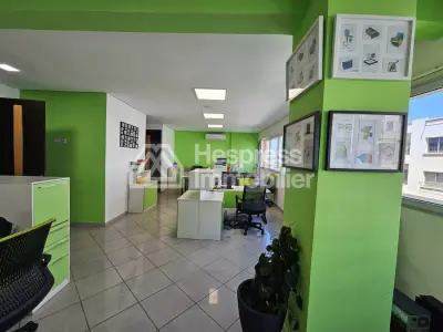 Bureau neuf bien aménagé à vendre