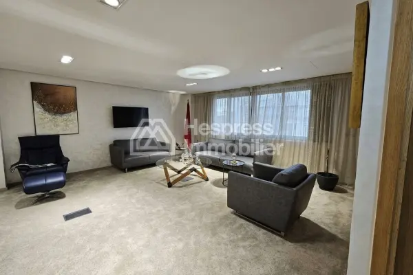 Bureau neuf bien aménagé à vendre