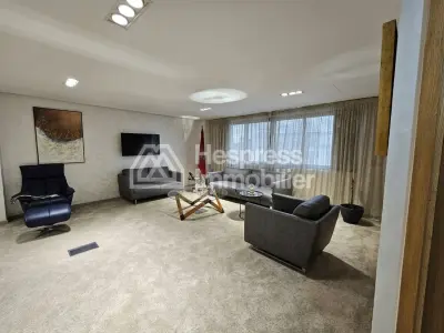 Bureau neuf bien aménagé à vendre