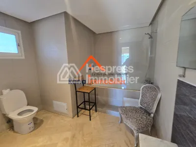 Villa à louer, 2000m² à Rabat, Quartier Souissi
