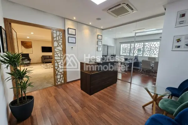 Bureau neuf bien aménagé à vendre