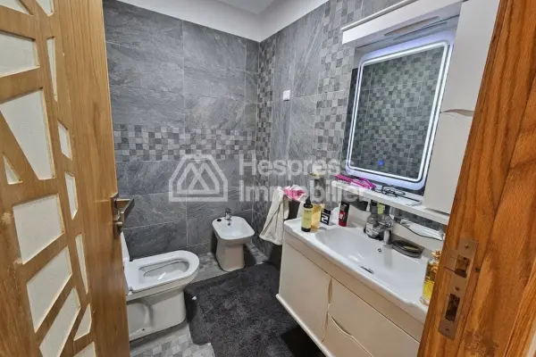 Bureau neuf bien aménagé à vendre