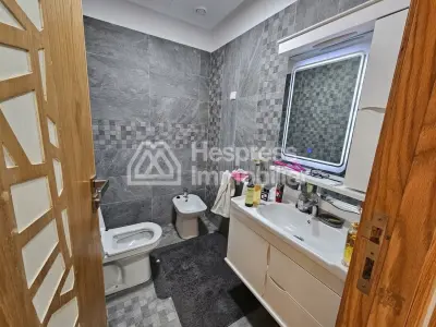 Bureau neuf bien aménagé à vendre