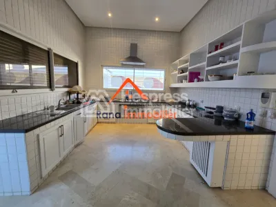 Villa à louer, 2000m² à Rabat, Quartier Souissi