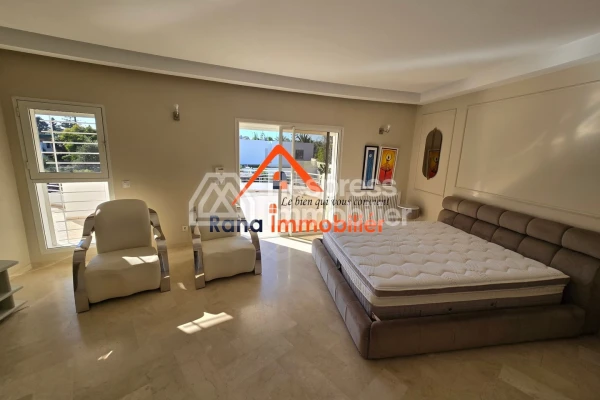 Villa à louer, 2000m² à Rabat, Quartier Souissi