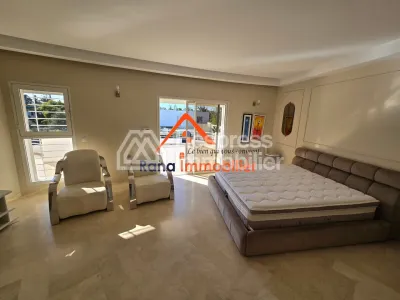 Villa à louer, 2000m² à Rabat, Quartier Souissi