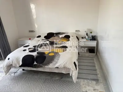فيلا واسعة بإطلالة على البحر في المضيق
