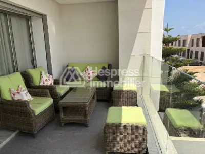 فيلا واسعة بإطلالة على البحر في المضيق