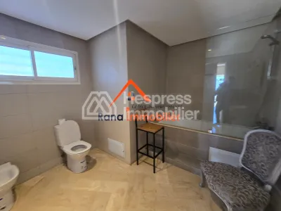 Villa à louer, 2000m² à Rabat, Quartier Souissi