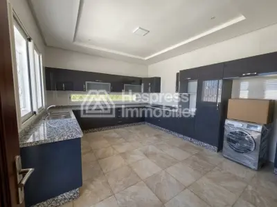 فيلا جديدة تمامًا، لم يسكنها أحد من قبل، معروضة للبيع في مدينة Bouskoura