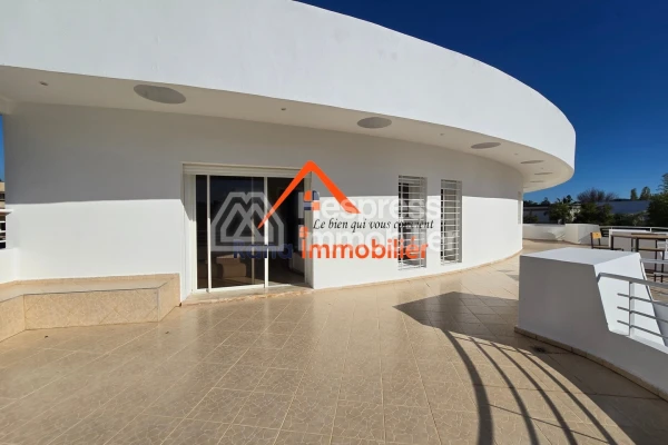 Villa à louer, 2000m² à Rabat, Quartier Souissi